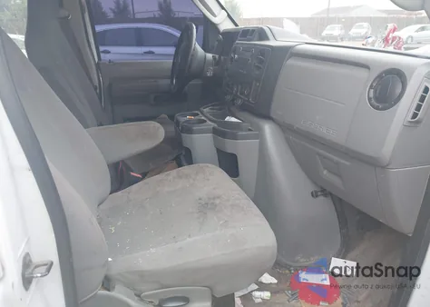 2013 Ford Econoline E350 Super Duty Wagon z USA, uszkodzony, nr VIN 1FBSS3BS0DDB18166